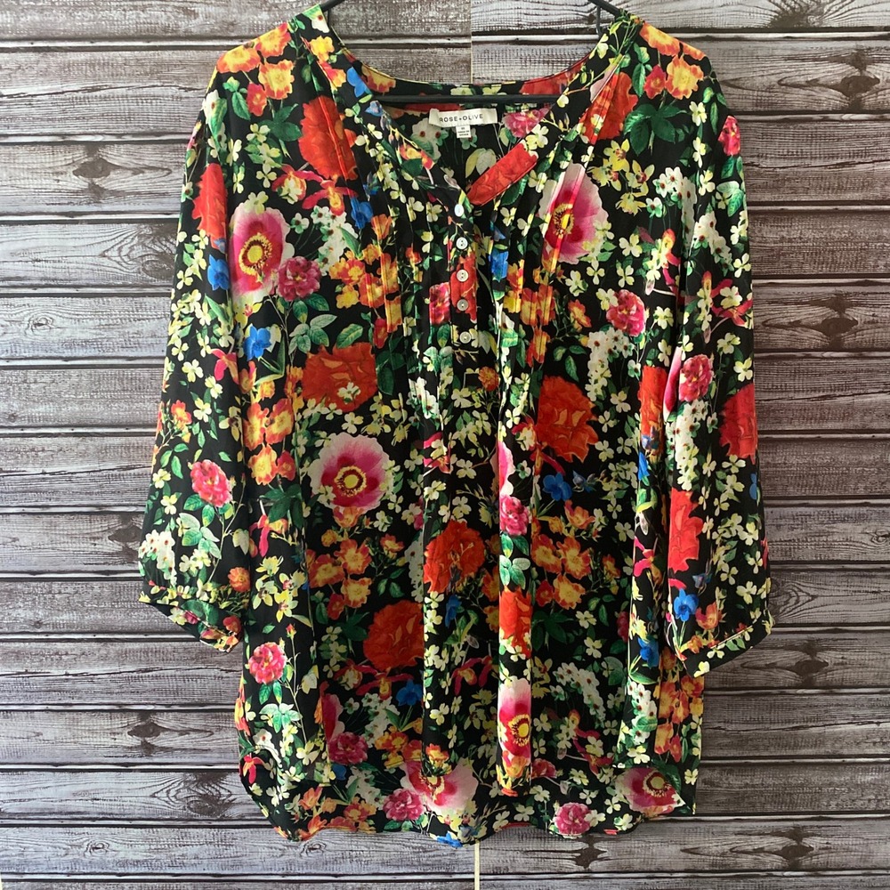 Rose + Olive Women's Long-Sleeved Blouse Size 1X Black Floral Button Pleated